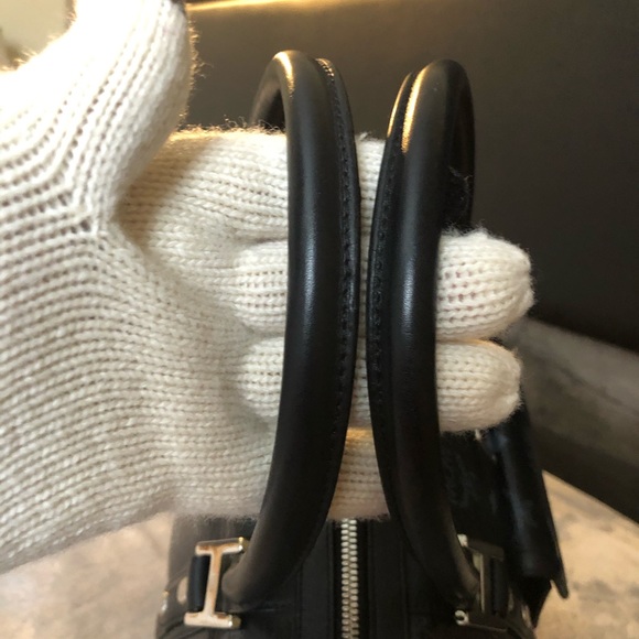 Authentic MCM Boston Bag with bag charm - Picture 3 of 16